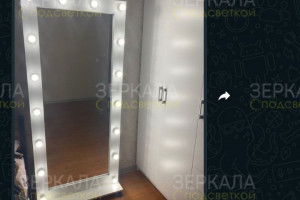 Фото отзыва белое гримерное зеркало с фонариками на подставке от 11.09.2022